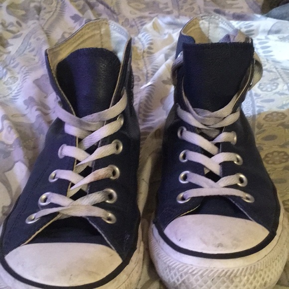 Converses - Picture 2 of 2
